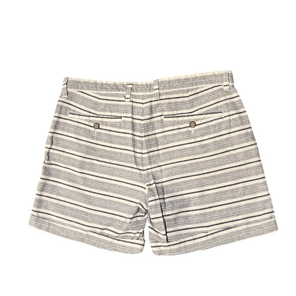 GAP Size 6 Blue & White Khaki Striped Short - Picture 4 of 4